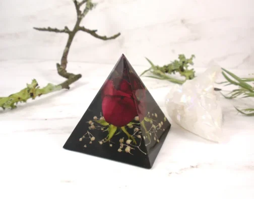 Forever Blooming: Resin Art Keeps Rose Buds in Perfect Pyramid