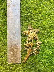 golden-flower-with-leaves-resin-art