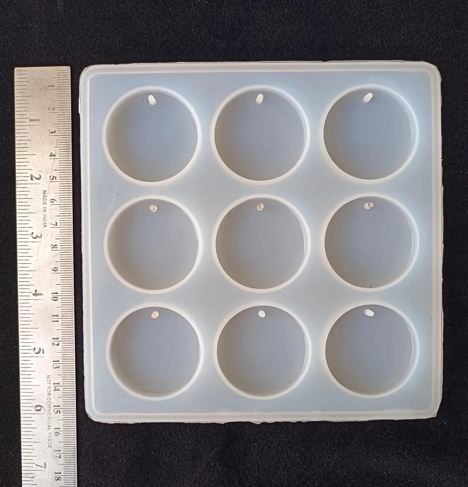 9 cavity round keychain moulds (4cm)